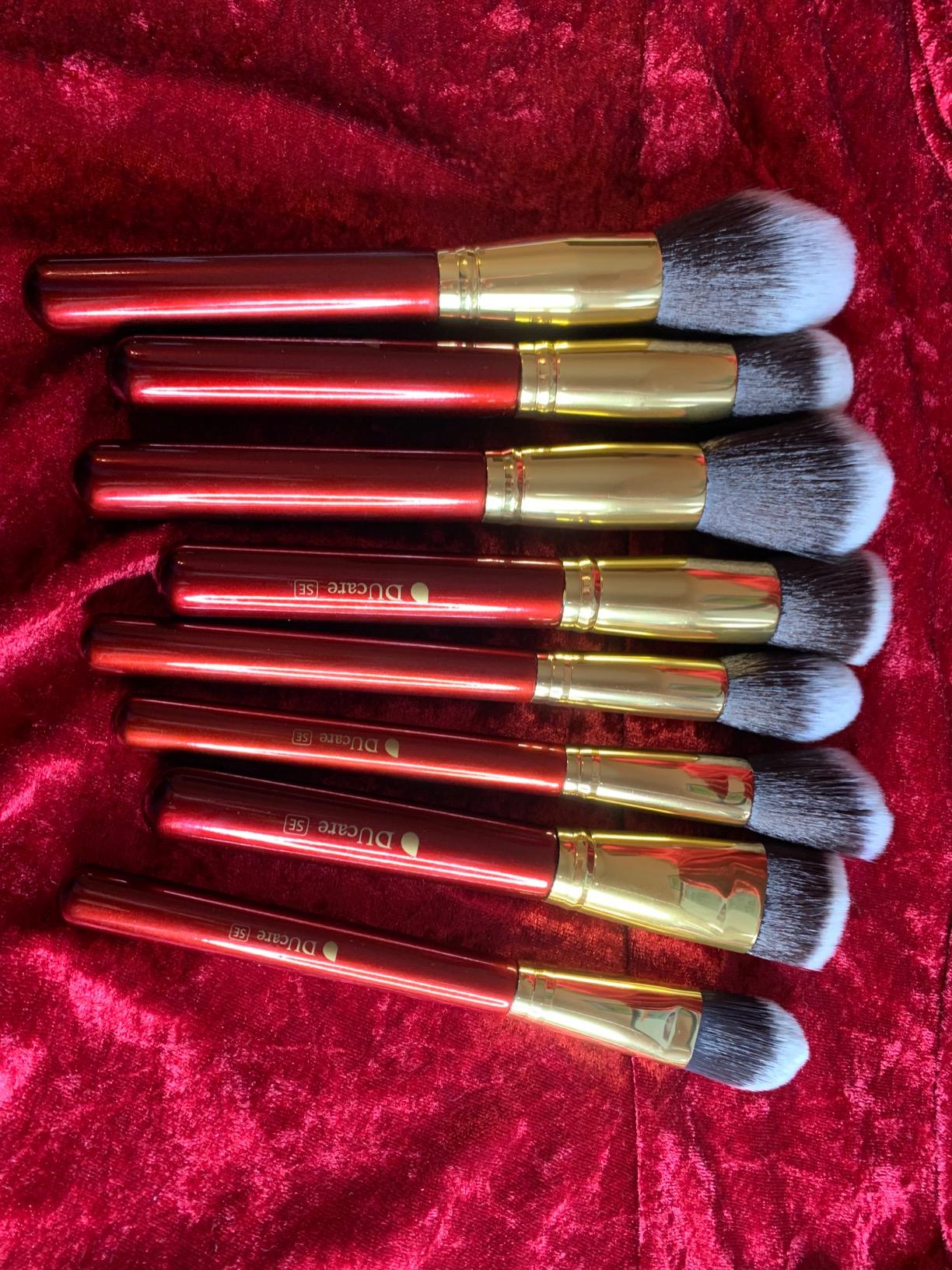 DUcare Set 27 pennelli trucco viso e occhi manico rosso