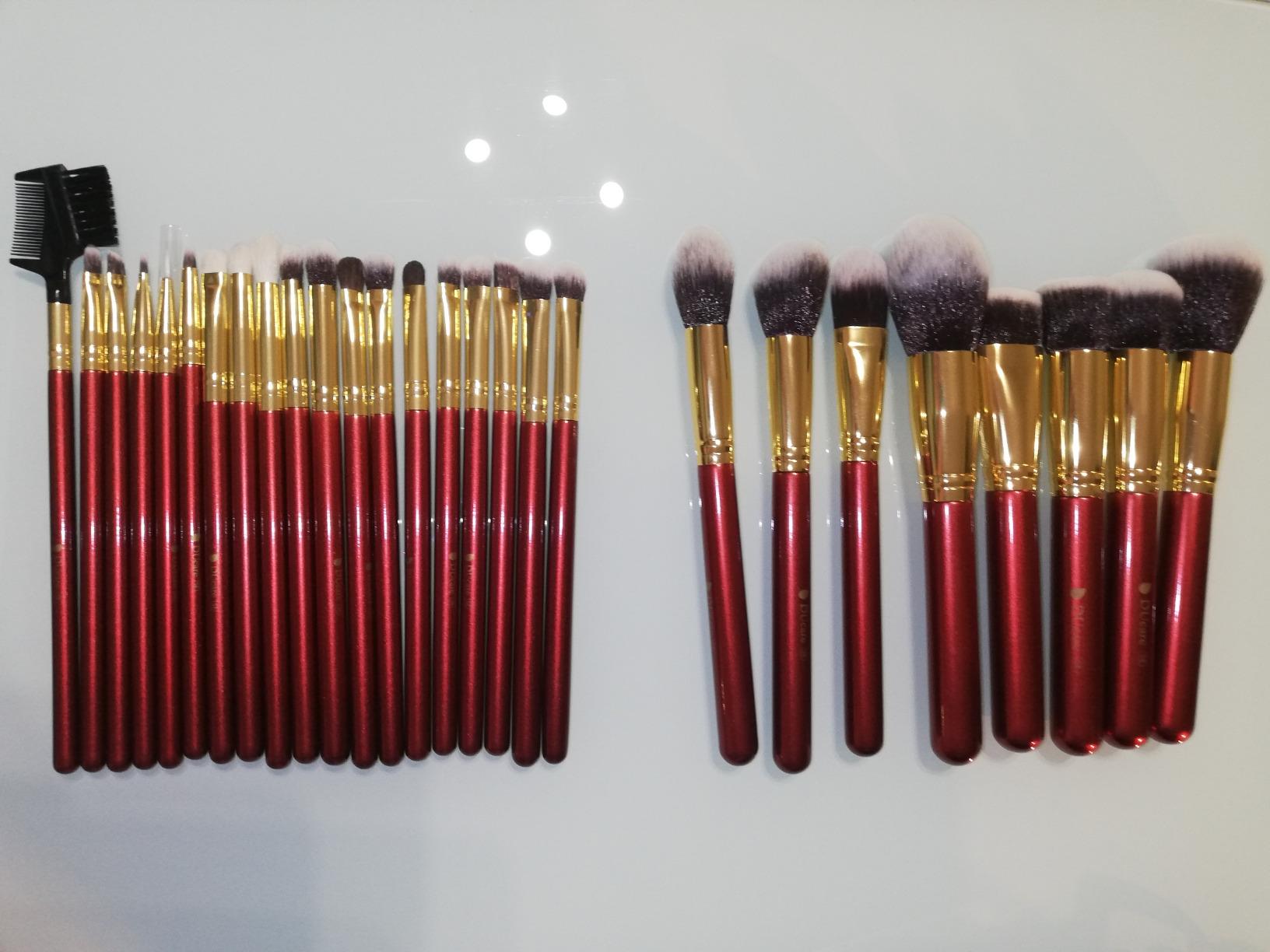 DUcare Set 27 pennelli trucco viso e occhi manico rosso