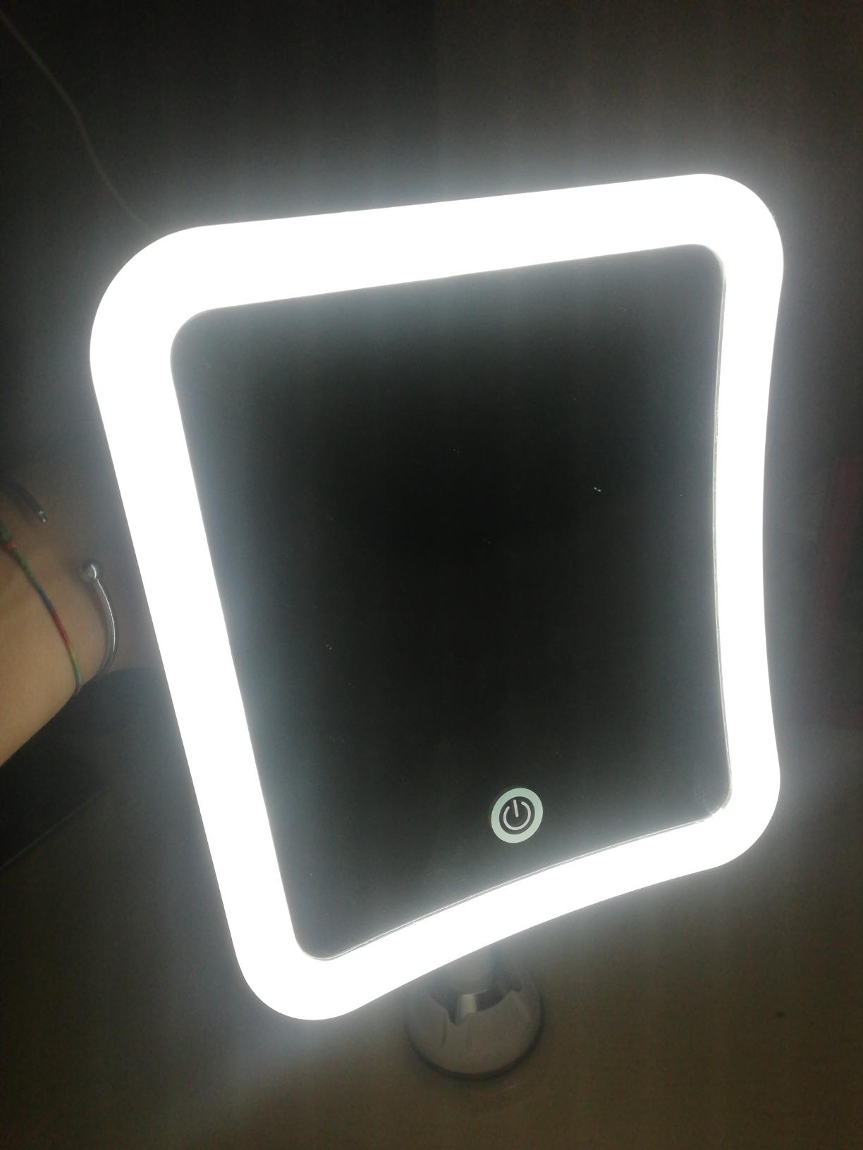 DUcare LED 7X Specchio ingranditore trucco con ventosa e luce