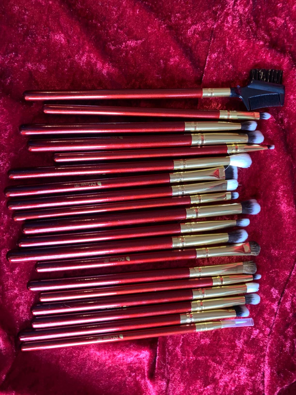 DUcare Set 27 pennelli trucco viso e occhi manico rosso