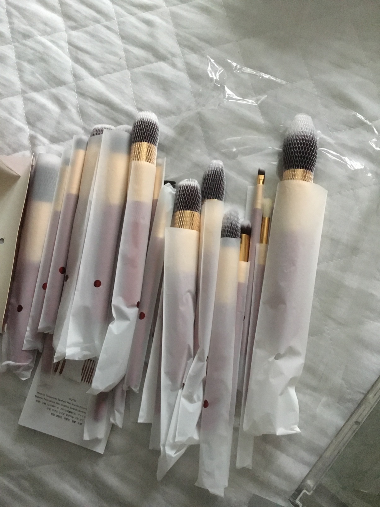 DUcare Set 27 pennelli trucco viso e occhi manico rosso