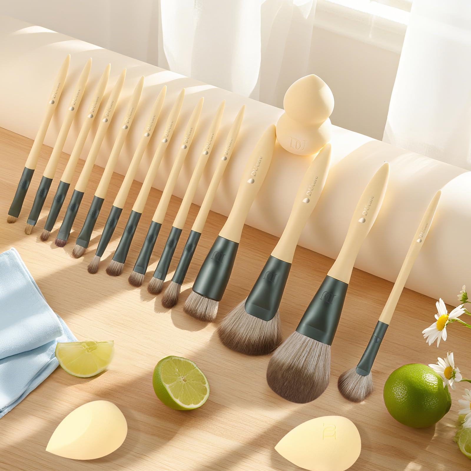 Ducare Lime Series Set Pennelli Trucco 14 Pezzi +3 Spugne