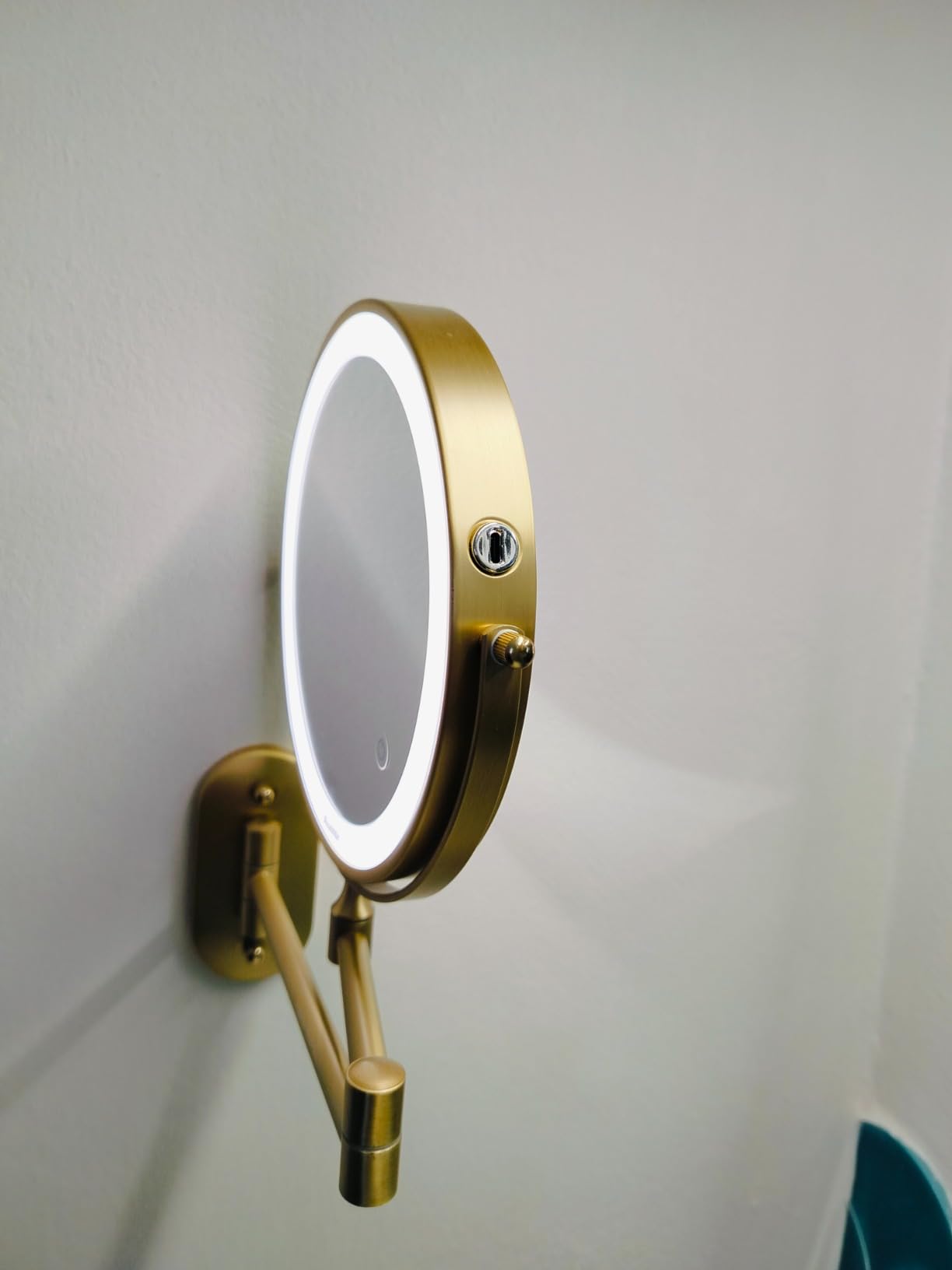 Auxmir Specchio Trucco Parete 10X Oro 54 LED Ricaricabile